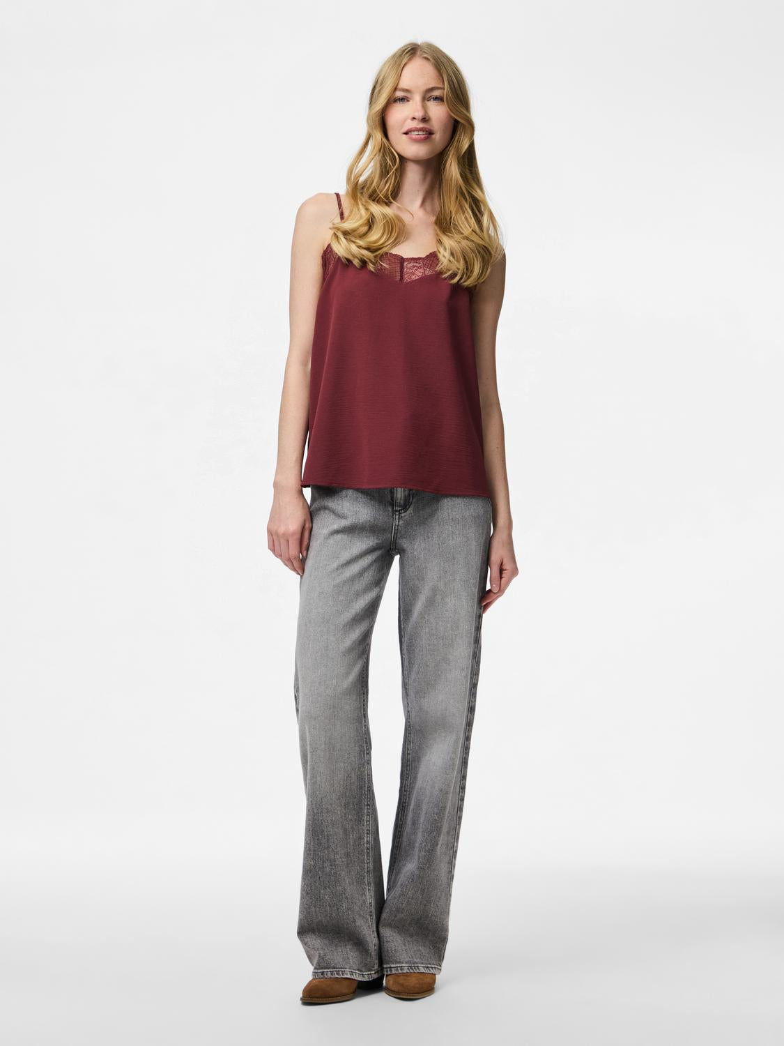 model_shot-front_full